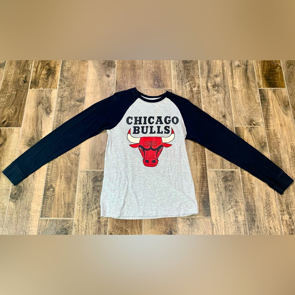 Black/Grey Colorblock NBA Chicago Bulls Vintage Longsleeve Shirt: Small